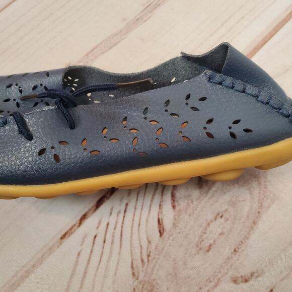 Cutout Leather Moccasins Blue 10 or 42 - Picture 9 of 11